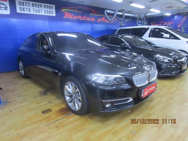 Foto Mobil Bekas Kanan Depan BMW 520i 2.0 F10 Facelift tahun 2014
