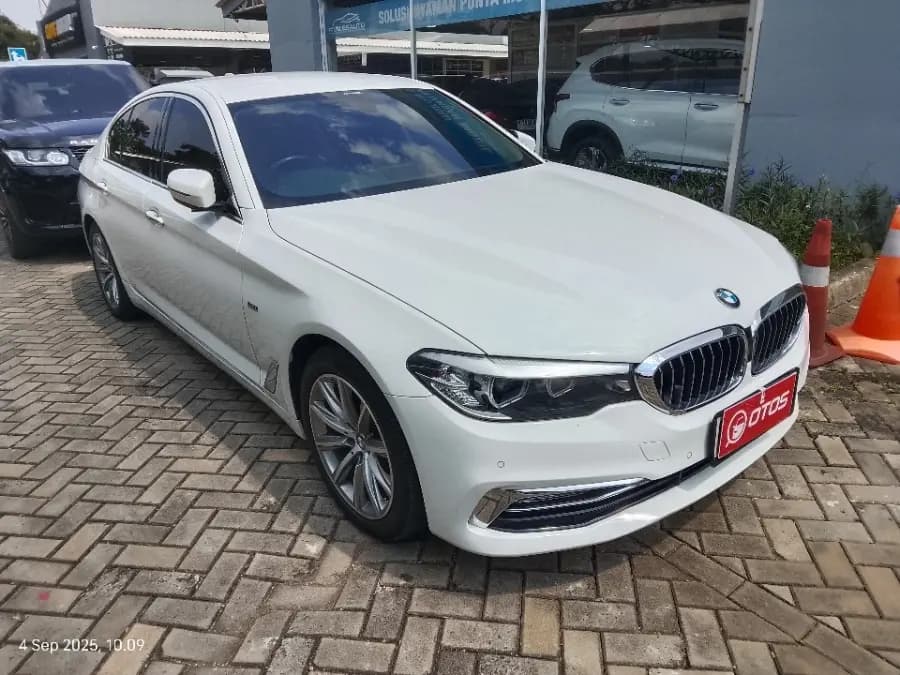 Foto Mobil Bekas Kanan Depan BMW 520i 2.0 Luxury tahun 2018