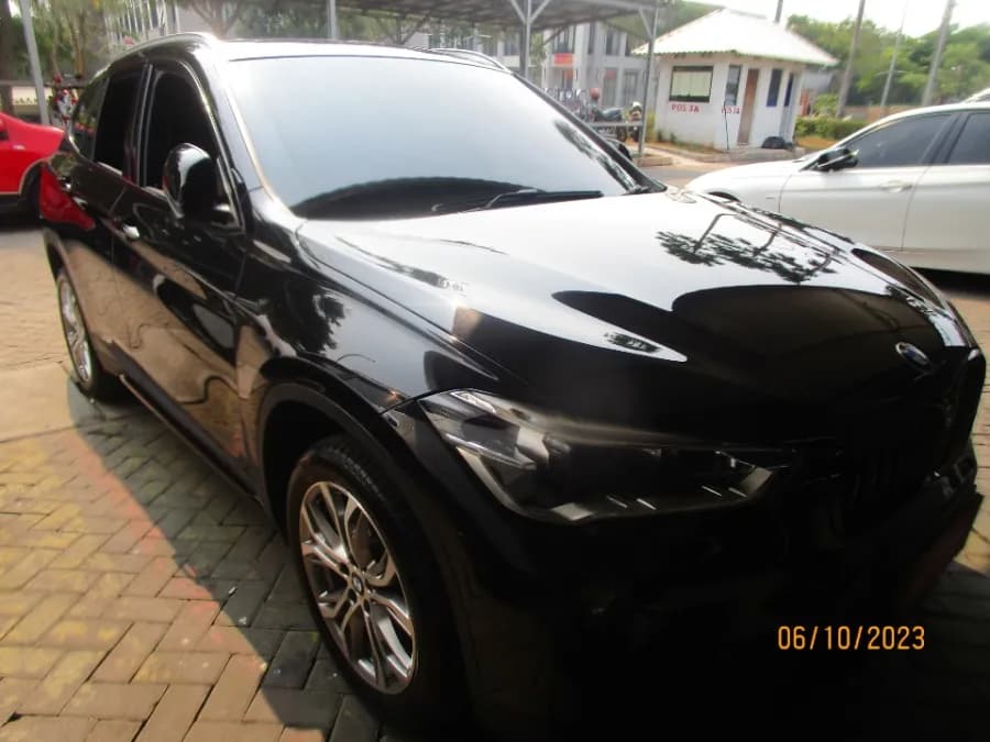 Foto Mobil Bekas Kanan Depan BMW X1 1.5 Sdrive18i tahun 2019
