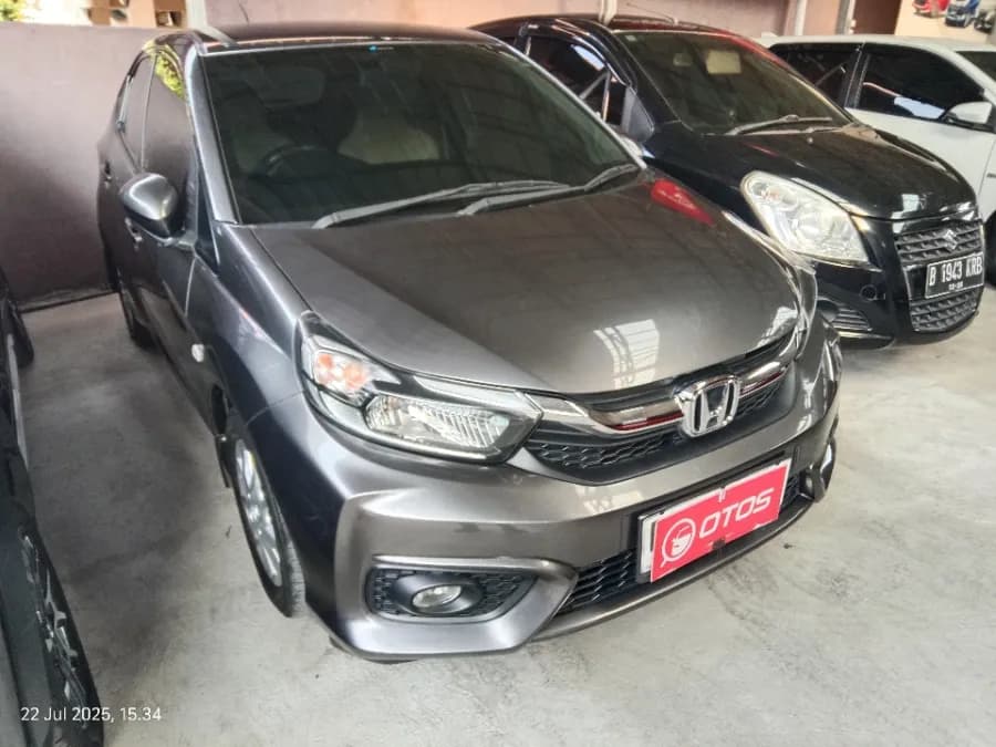 Foto Mobil Bekas Kanan Depan Honda Brio 1.2 Satya E tahun 2023
