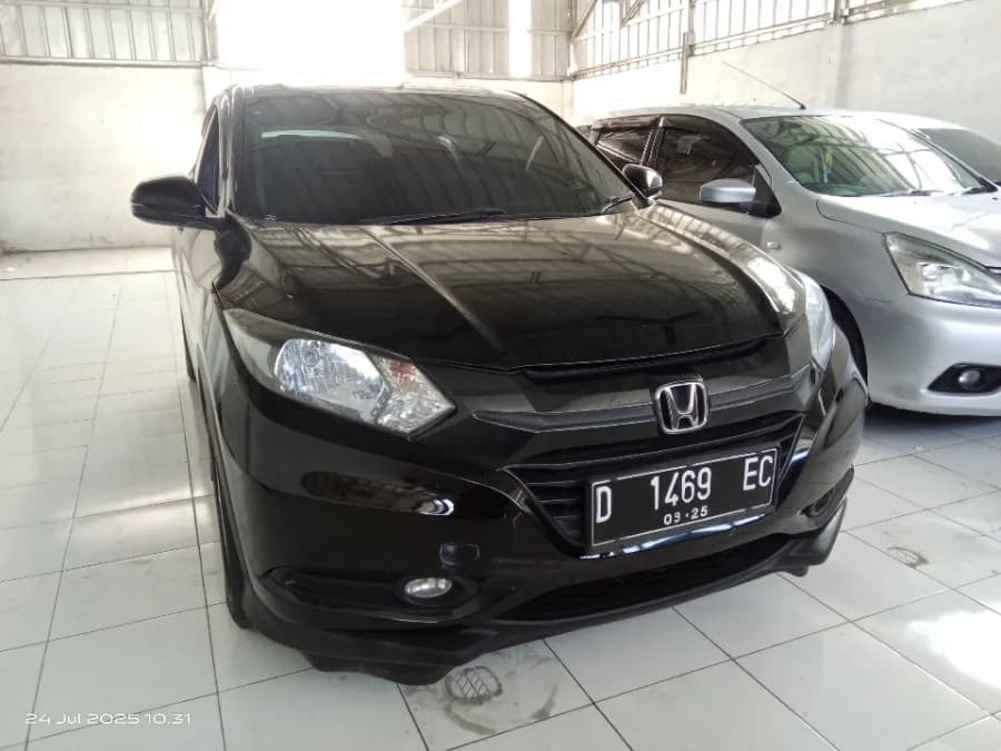 Foto Mobil Bekas Kanan Depan Honda HR-V 1.5 E tahun 2015
