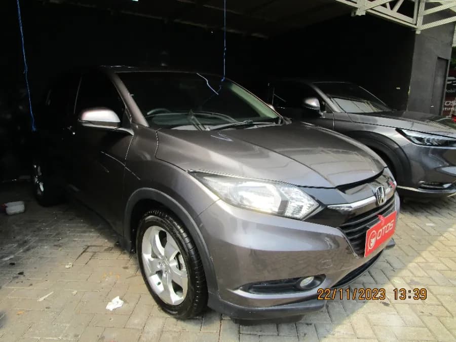 Foto Mobil Bekas Kanan Depan Honda HR-V 1.5 E tahun 2016