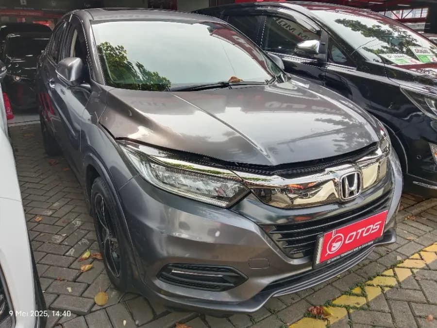 Foto Mobil Bekas Kanan Depan Honda HR-V 1.8 RS tahun 2019