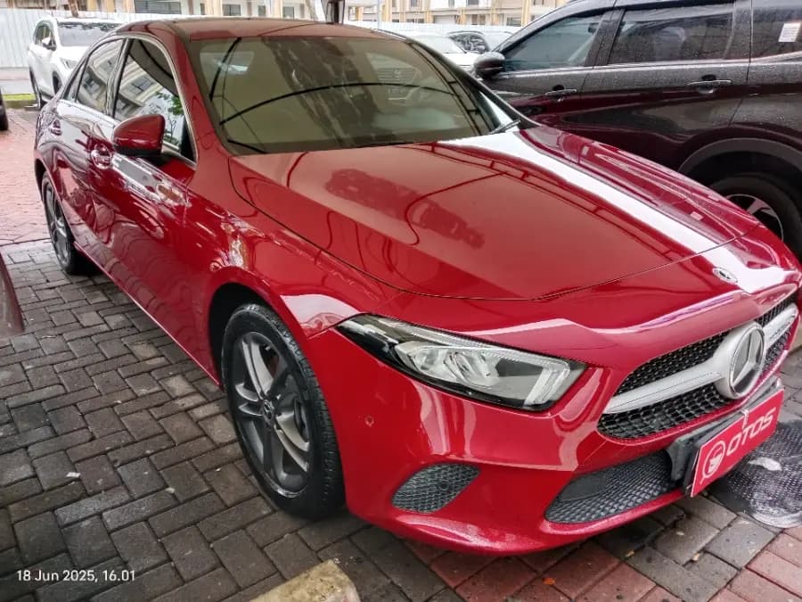 Foto Mobil Bekas Kanan Depan Mercedes-Benz A200 1.3 tahun 2021