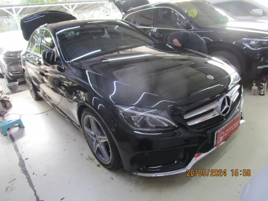 Foto Mobil Bekas Kanan Depan Mercedes-Benz C200 2.0 tahun 2018