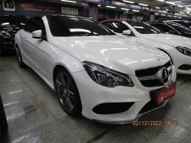 Foto Mobil Bekas Kanan Depan Mercedes-Benz C240 2.0 tahun 2013