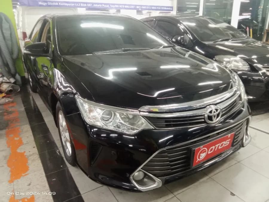 Foto Mobil Bekas Kanan Depan Toyota Camry 2.5 V tahun 2016