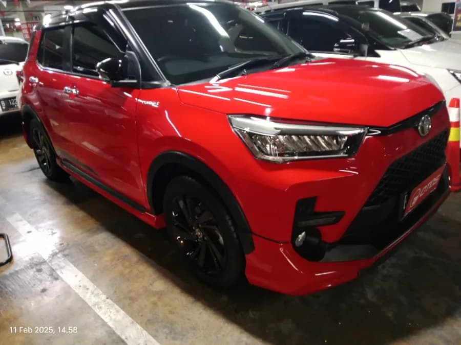 Foto Mobil Bekas Kanan Depan Toyota Raize 1.0 G tahun 2021