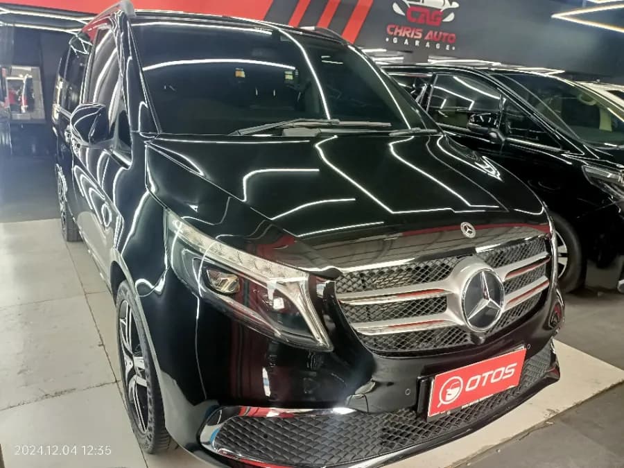 Foto Mobil Bekas Kanan Depan Mercedes-Benz V250 2.0 Avantgarde tahun 2021